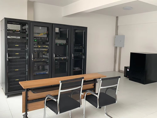 甘源四期机房UPS电源